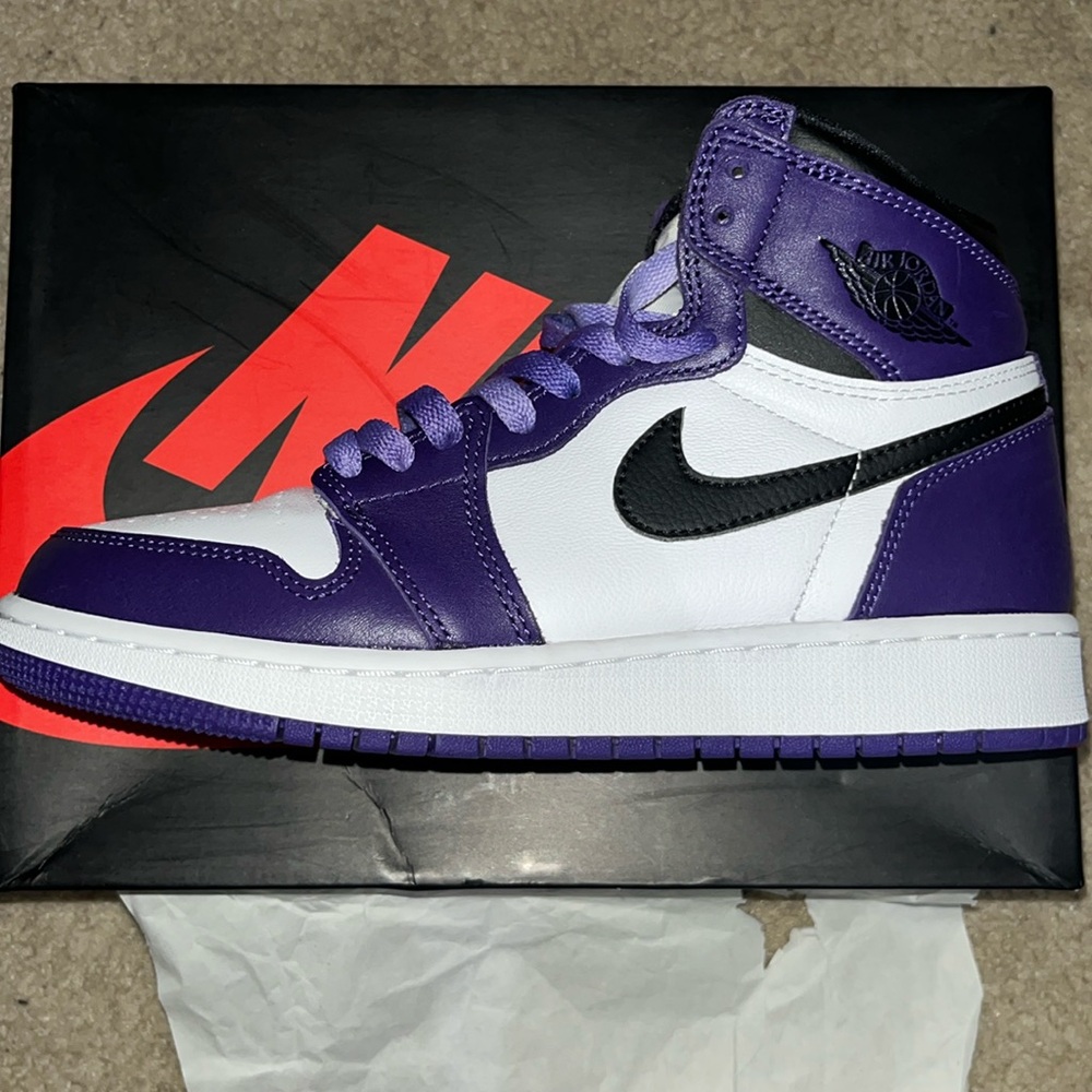 Jordan 1 High OG GS ‘Court Purple’ size 5Y women’s 6